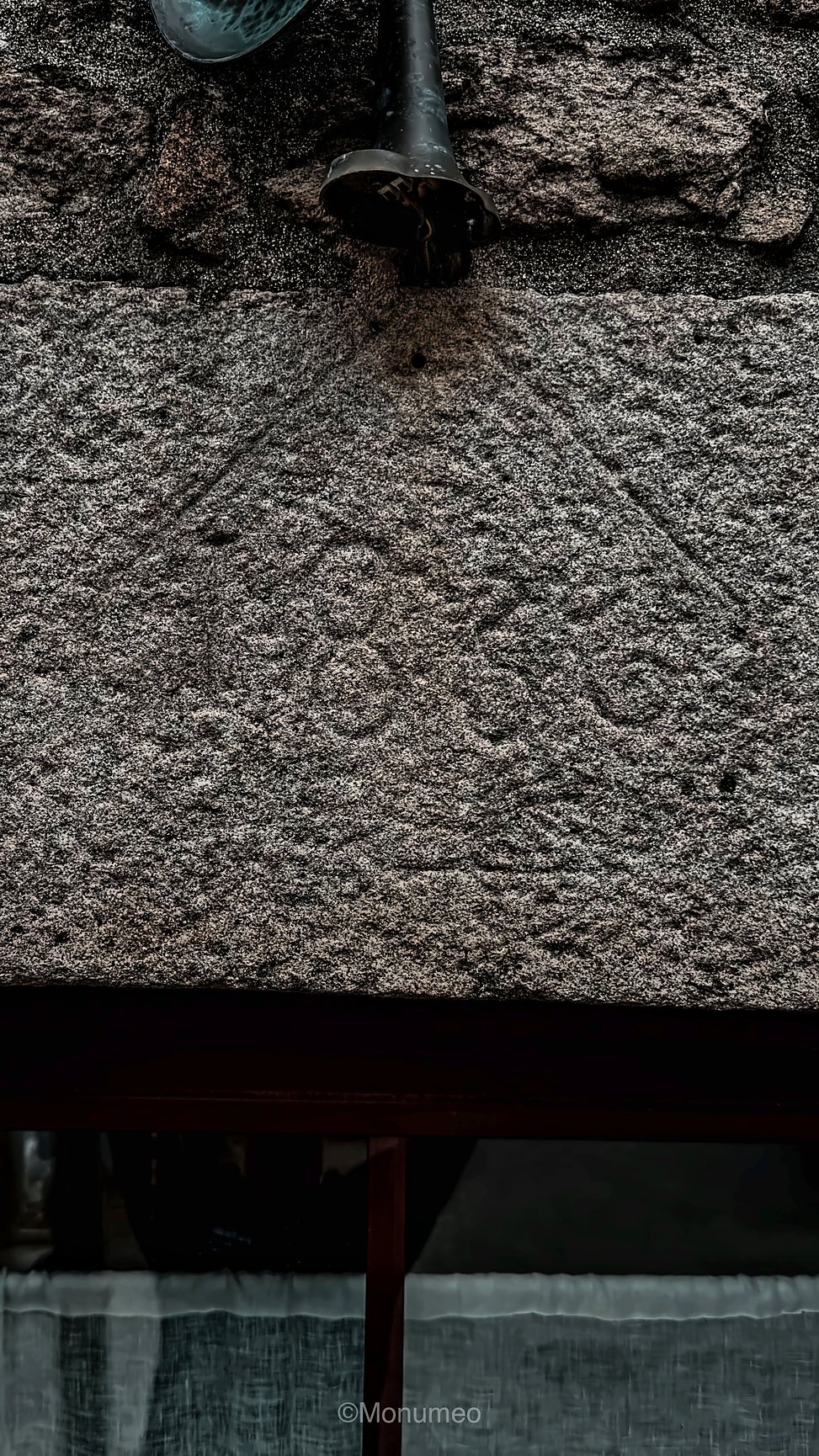 Avant : Regravure à la main d’une date de 1856, finition brute